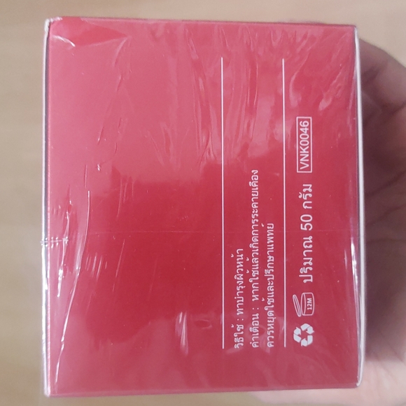 Vanekaa prefect red cream foundation - Picture 3 of 7